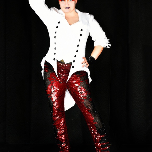 Kate E. Gaga ; pole, burlesque, queerness. - Picture 2 of 8